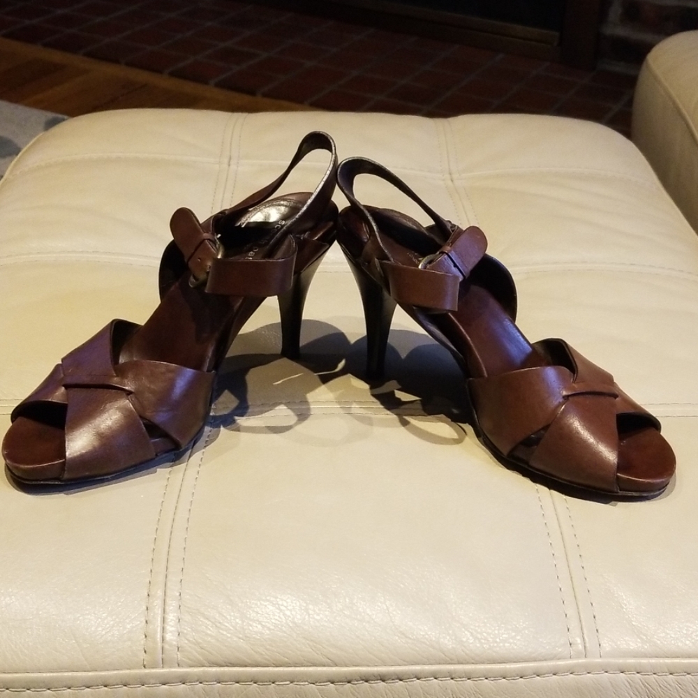 Scorah Patullo brown leather sandal w. 3.5" heel